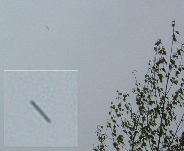 Cigar Shaped UFO Photographed Over Portsdown Hill, UK, Hants, UK