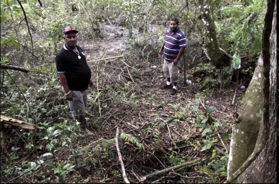 Fishermen Fernando Beserra and Wilson da Silva Oliveira at the scene of the alleged landing