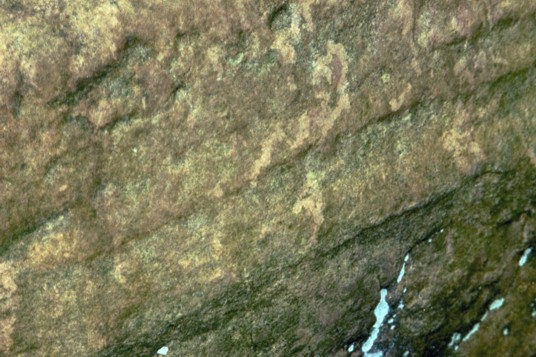 'Grooved' detail on 'major' stone ...natural or cut marks?